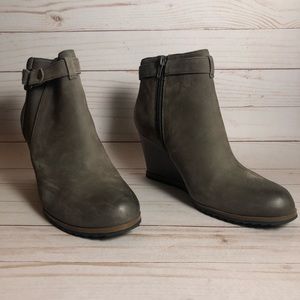 Susina grey wedge boots size 7.5